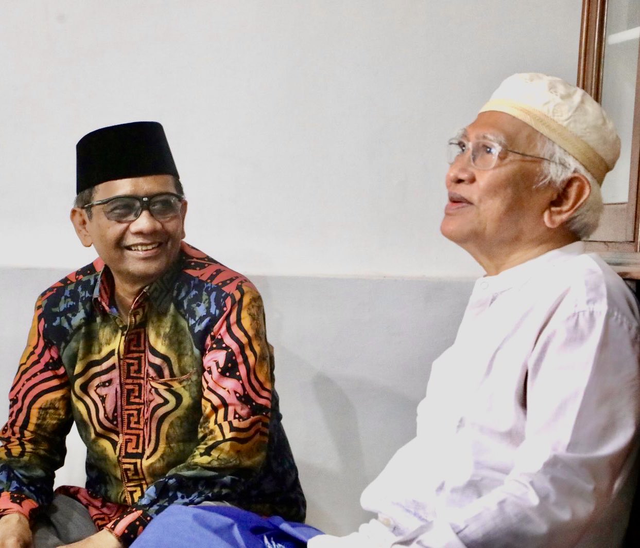 Mahfud dan Gus Mus Mahfud dan Gus Mus